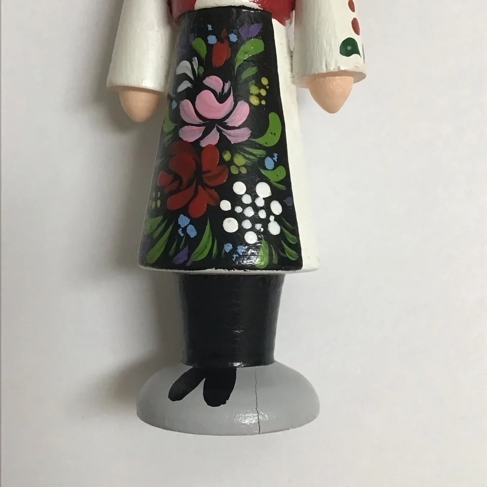 Russian Wooden Dolls Figurines PAIR Hand Painted Souvenir White Floral Vintage